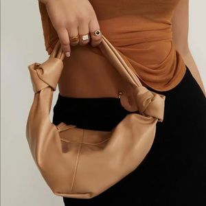 Wren shoulder bag